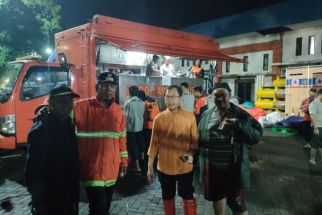 Banjir Waru Sidoarjo, Bantuan Dibagikan di 2 Titik Pengungsian Berikut - JPNN.com Jatim