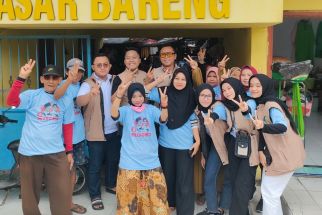 Momen Tim Repnas Jombang Dikerubungi Pendukung 02 di Pasar Bareng - JPNN.com Jatim