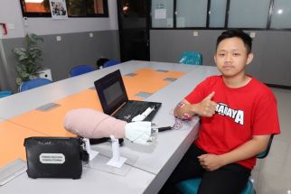 Mahasiswa Ubaya Ciptakan Tangan Palsu Berteknologi AI - JPNN.com Jatim