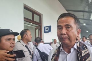 Namanya Disebut di Film ‘Dirty Vote’, Bey Machmudin Merajuk: Saya Netral! - JPNN.com Jabar