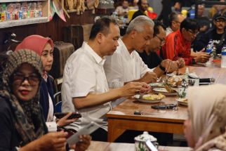 Masa Tenang, Ganjar Makan Malam Bareng Cak Lontong di Semarang - JPNN.com Jateng