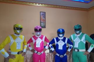 Unik! Pasukan Power Rangers Kawal Pemilu di Sleman - JPNN.com Jogja