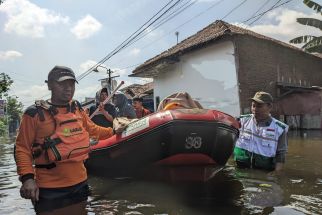 Banjir di Demak dan Grobogan, LAZiS Jateng Bergerak, Terjunkan Sejumlah Sukarelawan - JPNN.com Jateng