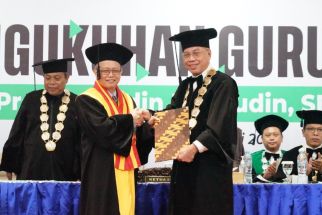 Didin Fatahudin Jadi Profesor ke-9 UMSurabaya, Mahaguru Bidang Ekonomi Manajemen Keuangan - JPNN.com Jatim