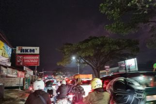 Imbas Puting Beliung di Kabupaten Bandung, Jalan Raya Rancaekek Macet Total - JPNN.com Jabar