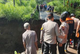 Rabu Pagi, Jembatan di Salatiga Roboh, Warga Asal Ngawi Tewas - JPNN.com Jateng