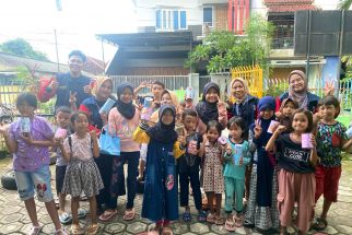 Di Gayamsari, KKN Upgris Ajarkan Anak-anak Memanfaatkan Botol dan Kardus Bekas - JPNN.com Jateng