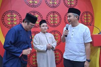 Tanpa Pengawalan, Bey Machmudin Beri Kejutan untuk Jemaah Masjid Lautze 2 Bandung - JPNN.com Jabar