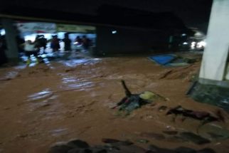 Banjir Bandang Terjang Pekalongan, 2 Orang Tewas, 50 Rumah Rusak - JPNN.com Jateng