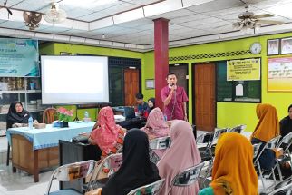 KKN Upgris Menggelar Seminar Legalitas UMKM di Desa Kadilangu Kendal - JPNN.com Jateng