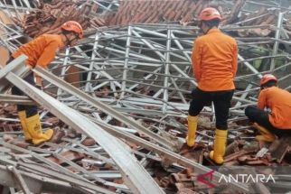 Atap SMAN 1 Ciampea Bogor Ambruk Saat KBM, 7 Siswa Jadi Korban - JPNN.com Jabar
