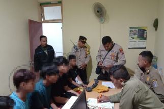 Satpol PP Surabaya Ciduk 6 Anak dan Pemuda, Diduga Hendak Perang Sarung - JPNN.com Jatim