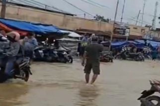 Jalur Penghubung 4 Kabupaten di Madura Lumpuh Total Akibat Tergenang Banjir - JPNN.com Jatim