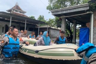Banjir Demak, Polisi Fokus Evakuasi Korban & Patroli Cegah Penjarahan - JPNN.com Jateng