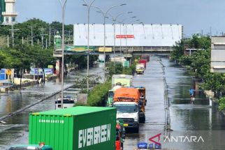 Update Banjir Semarang: Jalur Pantura Kaligawe Mulai Bisa Dilewati Kendaraan Besar - JPNN.com Jateng