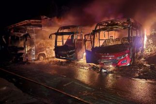 3 Bus Terbakar di Pekalongan, Penampakannya Tinggal Kerangka - JPNN.com Jateng