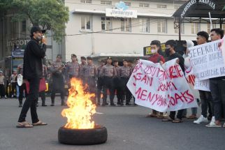 Giliran Kelompok Anak Muda Surabaya Demo Protes Unggahan Connie - JPNN.com Jatim
