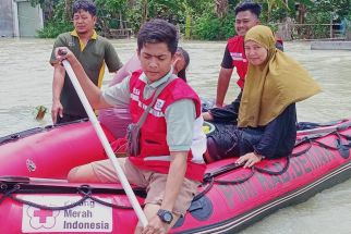 Banjir di Demak Masih Tinggi, PMI Buka Dapur Umum - JPNN.com Jateng