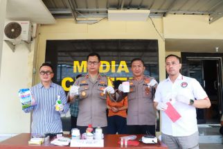 Polisi Bongkar Home Industri Sabu-sabu di Lampung Timur, Lihat Tuh Alat Pembuatannya - JPNN.com Lampung