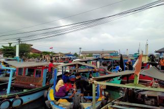 Dampak Cuaca Ekstrem, Perahu Nelayan Rusak, Pemkot Semarang Beri Bantuan - JPNN.com Jateng