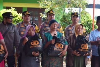 Polres Demak Salurkan 1.000 Paket Sembako kepada Korban Banjir - JPNN.com Jateng