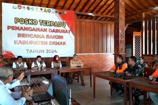 Dampak Banjir Demak, Jokowi Minta Bupati Segara Ajukan Anggaran ke Pusat - JPNN.com Jateng