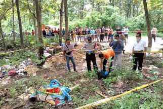 Mayat Wanita Tak Berbusana Ditemukan di Hutan Petak Nganjuk, Kondisinya Mengenaskan - JPNN.com Jatim