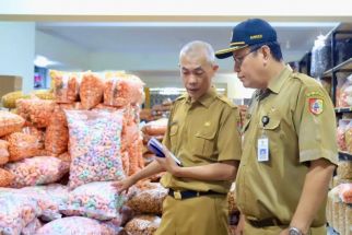 Makanan Tak Layak Konsumsi Ditemukan Pada Beberapa Toko di Jember Jelang Lebaran - JPNN.com Jatim