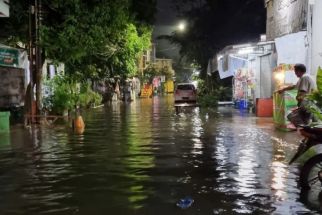 Sejumlah Titik di Surabaya Banjir, Ketinggian Capai Selutut - JPNN.com Jatim