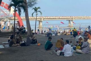 H2 Lebaran, Pantai Kenjeran Dikunjungi 2.432 Wisatawan - JPNN.com Jatim