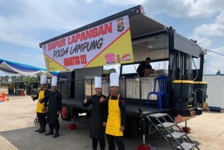 Polda Lampung Siapkan Makanan Minuman di Pelabuhan Bakauheni dan Panjang, Gratis Loh! - JPNN.com Lampung