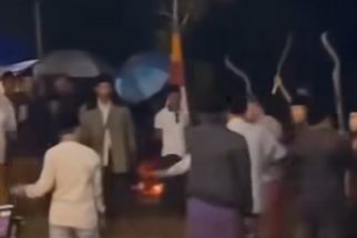 Orkes Dangdut di Bangkalan Menjadi Tegang, Penonton Acungkan Celurit - JPNN.com Jatim