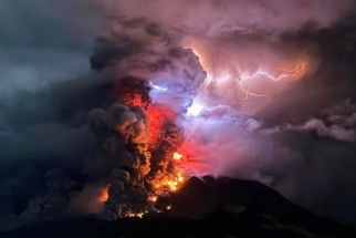 Erupsi Gunung Ruang Picu Peningkatan Aktivitas Dua Gunung Lain - JPNN.com Jabar