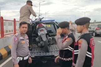 Heboh Motor Tergeletak di Jembatan Suramadu Ditinggal Pemilik, Ternyata - JPNN.com Jatim