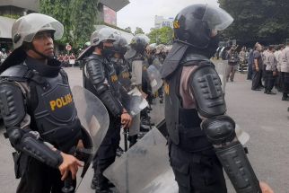 Ribuan Polisi Amankan May Day di Depan Kantor Gubernur Jateng: Pengamanan Persuasif & Negosiasi - JPNN.com Jateng