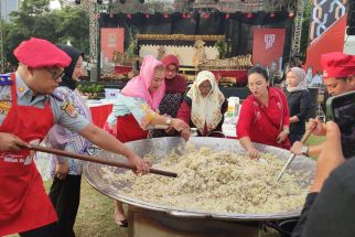 Lihat! Mbak Ita & Chef Bobon Masak 477 Porsi Nasi Goreng Khas Semarang - JPNN.com Jateng