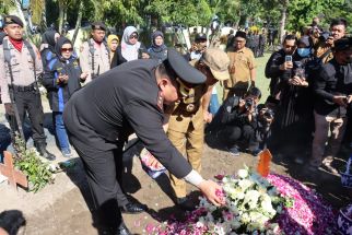 Mantan Bupati Bantul Suharsono Dikebumikan di Makam Taman Pahlawan Kusuma Bangsa - JPNN.com Jogja