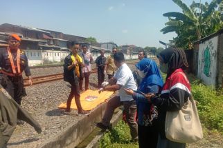 Terobos Palang Pintu Kereta Api, Perempuan Pembonceng Sepeda Motor Tewas Tertabrak KA Sembrani - JPNN.com Jateng