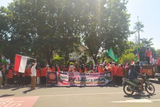 ITS PKU Muhammadiyah Solo Menggelar Aksi Damai Bela Palestina  - JPNN.com Jateng