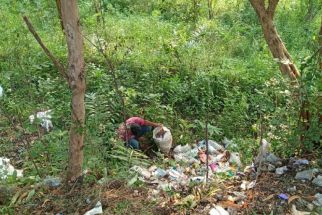 Warga Bantul yang Kedapatan Membuang Sampah Sembarangan Diberi Sanksi Sosial - JPNN.com Jogja