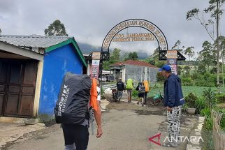 Gunung Slamet Berstatus Waspada, Jalur Pendakian Ditutup, Begini Penjelasan BPBD Purbalingga - JPNN.com Jateng