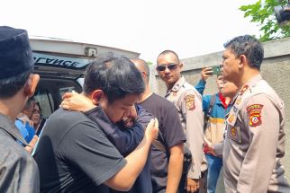 Tangis Histeris Mengiringi Kedatangan Jenazah Kecelakaan Pesawat di BSD - JPNN.com Jabar