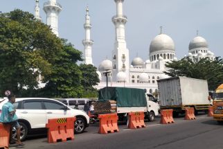 Masjid Sheikh Zayed Solo Jadi Tempat Favorit Rombongan Pengantar Jemaah Haji - JPNN.com Jateng