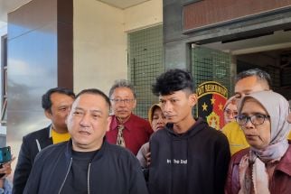 Datangi Polda Jabar, Saka Tatal Tegaskan Tak Mengenal Pegi Setiawan - JPNN.com Jabar