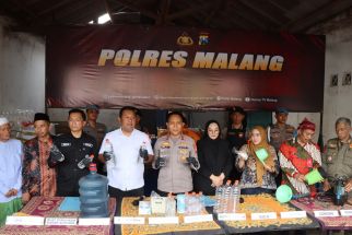 Polisi Bongkar Pabrik Miras di Malang, Sekali Produksi Capai 250 Liter Arak - JPNN.com Jatim