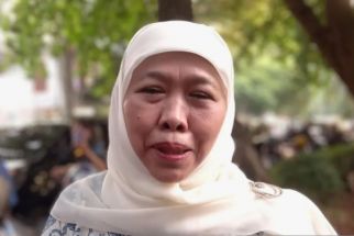 Khofifah Unggul Jauh dari Risma dalam Survei Pilgub Jatim - JPNN.com Jatim