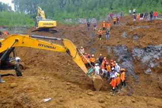 SAR Tutup Operasi Pencarian Korban Longsor di Lumajang, 1 Orang Belum Ditemukan - JPNN.com Jatim