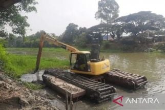 Cegang Pendangkalan dan Banjir, Jasa Tirta Normalisasi Kalimalang Bekasi - JPNN.com Jabar