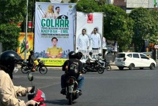 Menangkan Hati Masyarakat, Baliho Golkar Khofifah-Emil Bermunculan di Surabaya    - JPNN.com Jatim