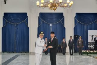 Lantik Pj Bupati Bandung Barat Ade Zakir, Bey Machmudin Ingatkan Soal Mitigasi Bencana - JPNN.com Jabar